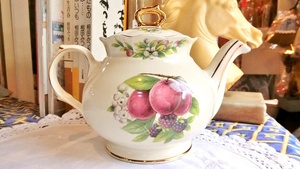 イギリス製の素敵なティーポット！ James Sadler Plum Fruit Teapot ジェームズ・サドラー プラムフルーツィ ティーポット