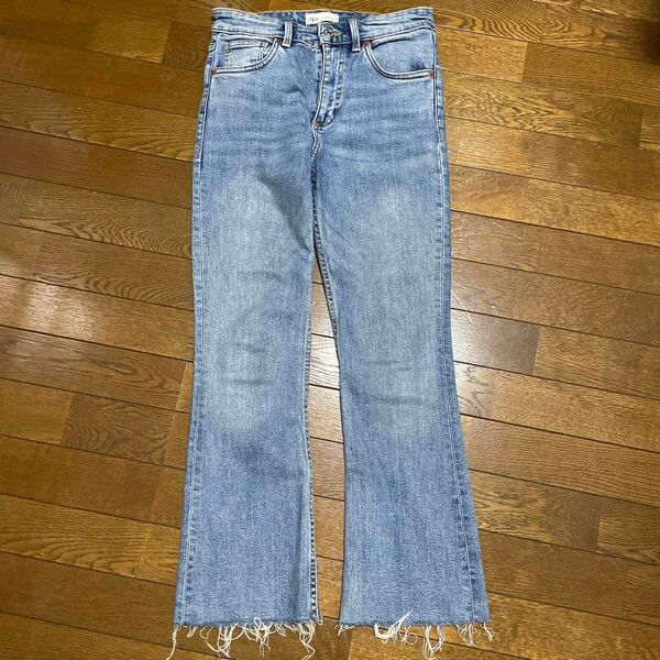 ZARA ライトブルーフレアデニムパンツ フリンジ