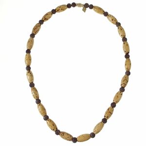 A4214* [SARAH COVENTRY]* Vintage necklace * wood beads * length approximately 46.*