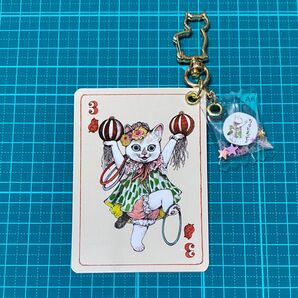 ネコ型キーホルダー circus☆ ピエロ 猫ちゃん シャカシャカチャーム付き