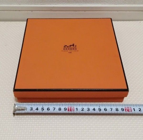 HERMES 空箱 約200 正方形