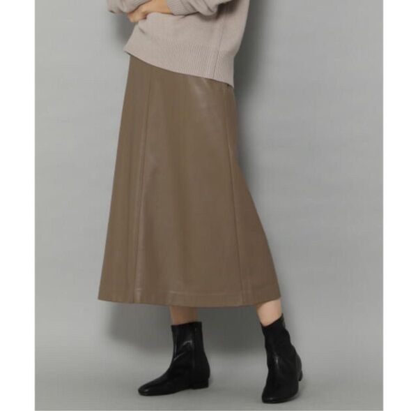 Elura セミフレアレザースカート ベージュ M エコレザー 美シルエット 服 スカート
