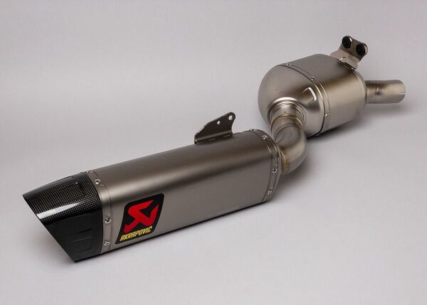 40%OFF AKRAPOVIC BMW F900R/XR スリップオンマフラー チタン/カーボン EC/ECE アクラポビッチ