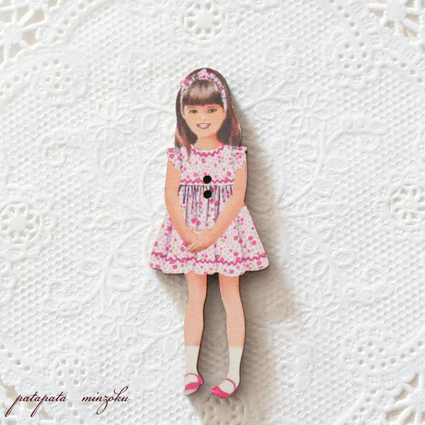 はにかむ女の子 フランス 製 木製ボタン アトリエ ボヌール ドゥ ジュール 小物 雑貨 パタミン ボタン 刺繍 ハンドメイド