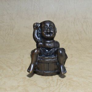 鉄木 根付 沐浴少年 人物 木彫品 木製 彫刻品 現品お渡し 現品限り　na07-d-4