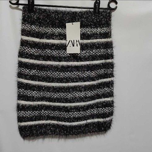 新品 ZARA フェイクファースカート Sサイズ