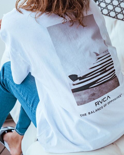 新品未使用紙タグ付き RVCA/ルーカ AZUL by moussyコラボ半袖Tシャツ 男女兼用 バックプリント トップス