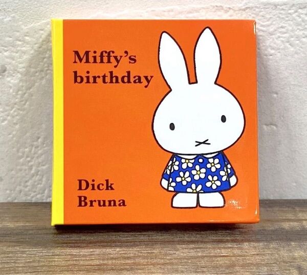 タイニーブックマグ TINY BOOK MAG. お花柄のワンピース(フラワーミッフィー限定柄)