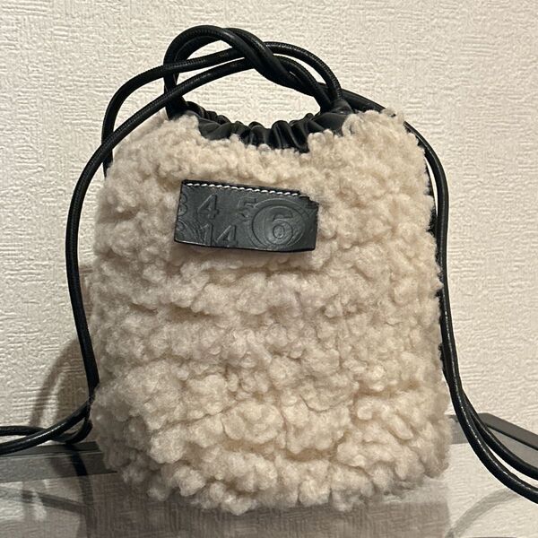 MM6 Maison Margiela フェイクファーバケットバッグ