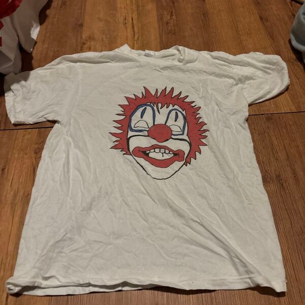 ピエロtシャツ