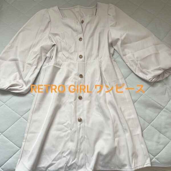 レトロガールのベージュワンピース