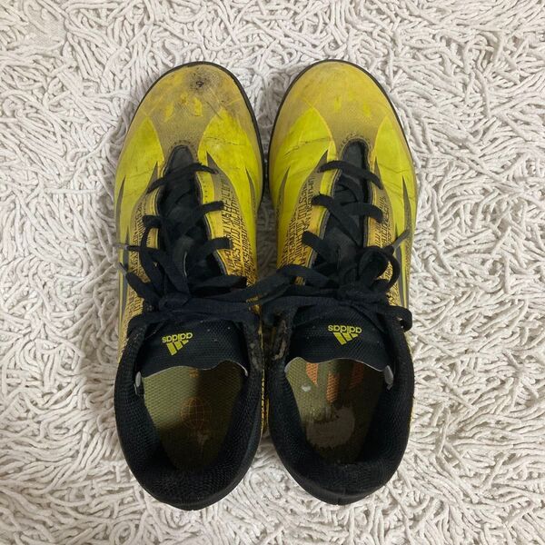アディダス サッカートレーニングシューズ 23㎝
