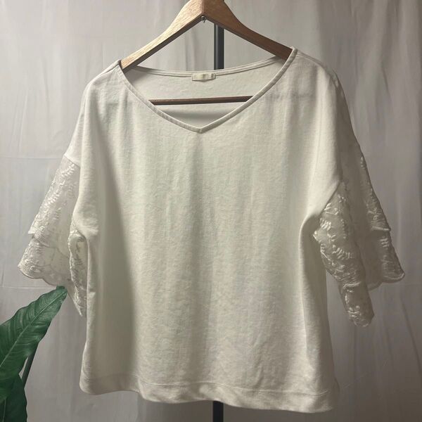 新品未使用 GU Tシャツ 白 L フリル ホワイト 半袖 カットソー