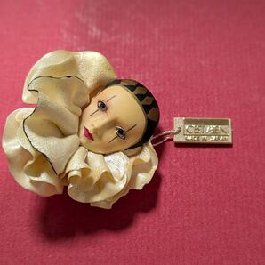 ブローチ レジン製 セビアン 日本製5.5x6.0 フィギュア未使用品