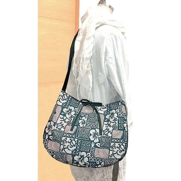 ハンドメイド★ハイビスカス柄☆肩紐ショルダーバッグ ハワイ☆ホヌ柄★ピーコックブルー×ホワイト