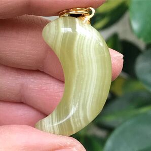 瑪瑙 アゲート 勾玉 ストラップ 天然石 ペンダント 握り石 チャーム