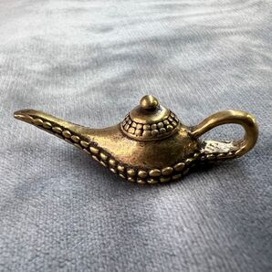 真鍮 キーホルダー ビンテージ アンティーク レトロ 魔法のランプ