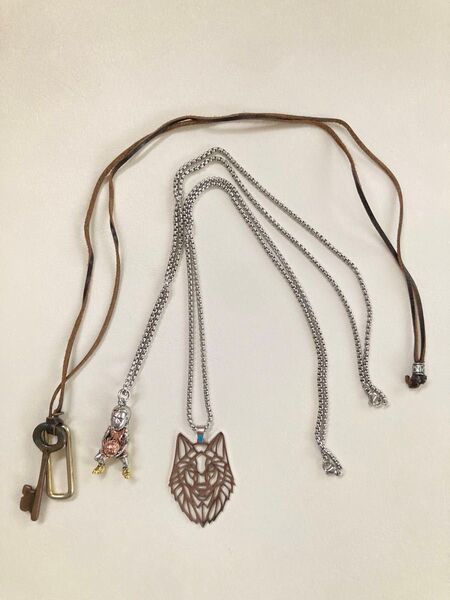 美品 シルバー レザー ネックレス アクセサリー まとめ売り アニメ ゲーム ユニセックスサイズは画像を確認 ペンダント