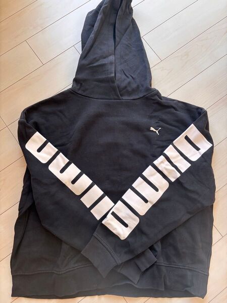 PUMA フード付きパーカー 黒 パーカー 黒 スウェット