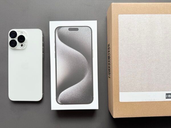 【バッテリー100% 充放電回数68回】iPhone 15 Pro Max 256GB ホワイトチタニウム美品、付属品は未使用