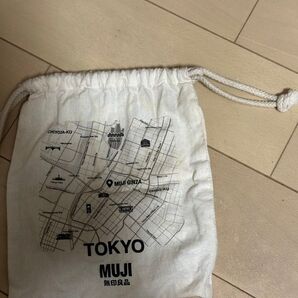 無印良品 TOKYO 巾着袋。