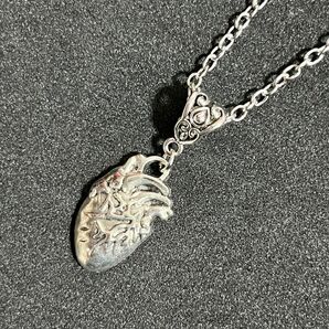 N007-c ネックレス 心臓 臓器 ペンダント オカルト メンズ レディース シルバーカラー おしゃれ 個性的