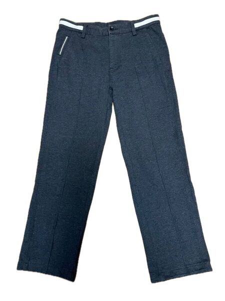 伊勢丹で購入WLCの秋冬用スラックス パンツです。センターラインが綺麗でON.OFFどちらでもお使いいただけます。