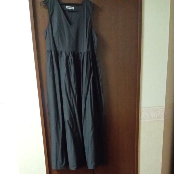 新品 ノースリーブ マキシ丈 ワンピース