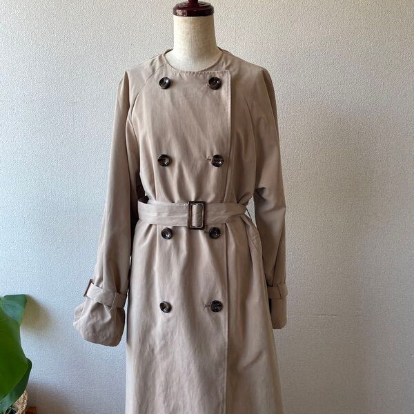 美品 ベージュ ノーカラートレンチコート