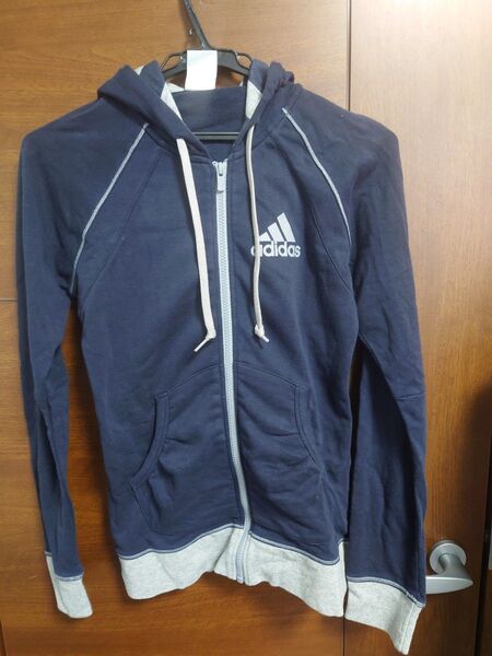 adidas パーカー