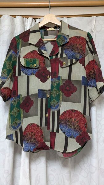 古着 柄シャツ 半袖 ヴィンテージ 総柄 個性的 レディース Mサイズ