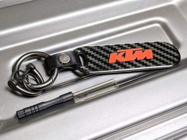 KTM カーボンプレート キーホルダー