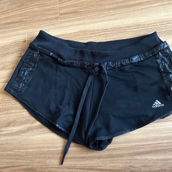adidas ショートパンツ