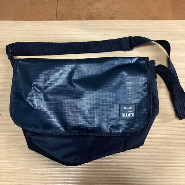 CLUBGIANTSショルダーバッグ