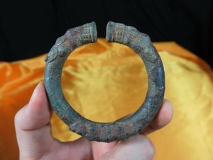 A　古代青銅腕輪② 遺跡発掘品　装飾品　