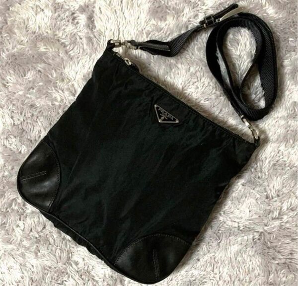 PRADA プラダ ショルダーバッグ ナイロン 三角プレート サコッシュ ポシェット 肩掛けクロスボディ白タグ