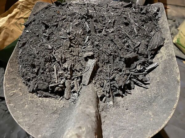 奥久慈木炭 粒炭 粉炭 15キロ 土壌改良等に 炭チップ 水質浄化