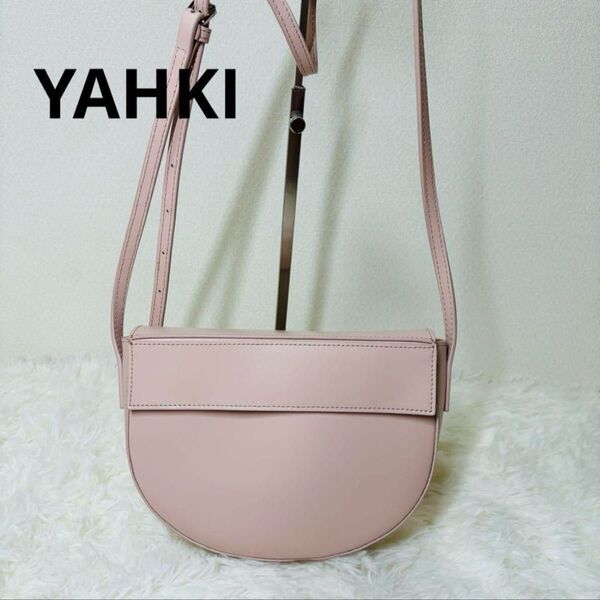 YAHKI ヤーキ ピンク ショルダーバッグ スムースレザーハーフムーンショルダーバッグ 床革 レザー