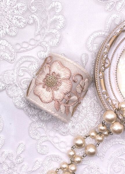 2603インド刺繍リボン☆ポニーフック ハンドメイド 上品なホワイト