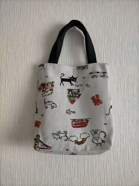 ハンドメイド 手提げバッグ トラベルねこちゃん 綿麻生地