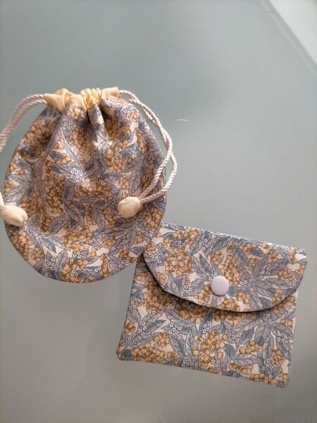 ハンドメイド 巾着袋&ポーチ2点セット 木の実プリント生地です