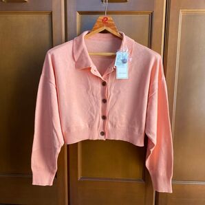新品 And Search. サーモンピンク ショート丈 長袖カーディガンM