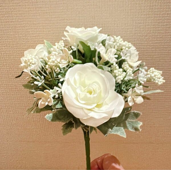 《《《即購入OK》フェイクグリーン 造花 白バラのブーケ