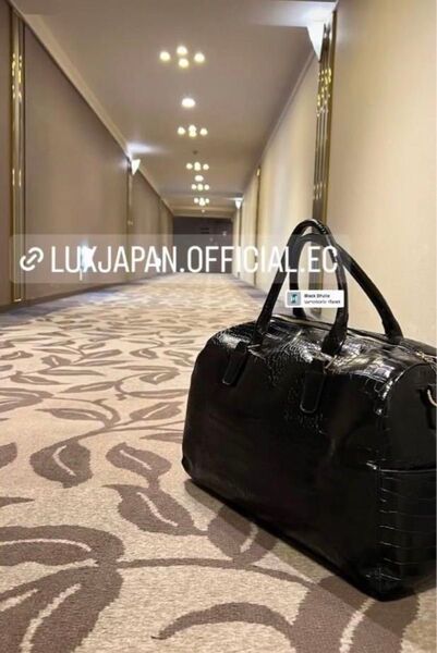 芸能人愛用 メンズ クロコダイル柄 ボストン ショルダーバッグ ブラック ホワイト オススメ 旅行に ゴールデンウィークに