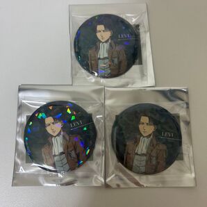 進撃の巨人 リヴァイ 過去と現在 ホログラム 缶バッジ
