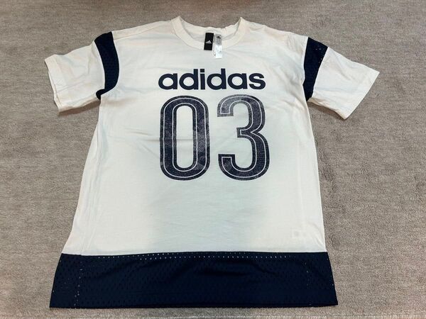 adidas Tシャツ ナンバーロゴ