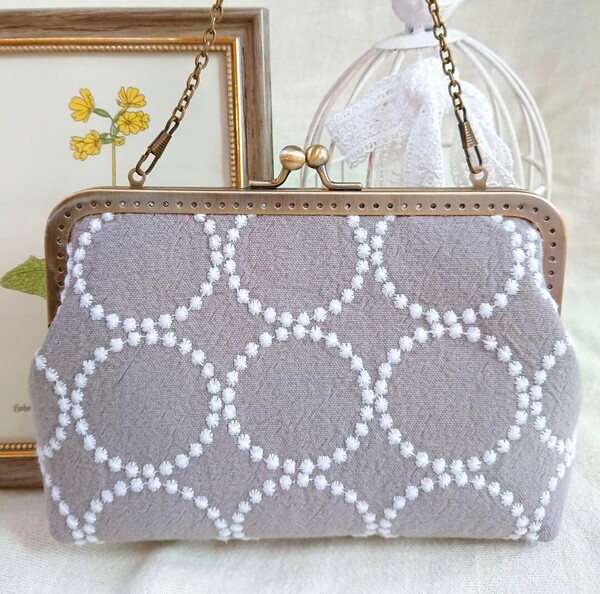 サークル刺繍*ミニがま口バッグ*ポーチ*ポシェット*タンバリン*ハンドメイド グレー