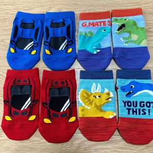 新品!キッズ子ども男の子スニーカー丈靴下ソックス4足セット13〜18センチ恐竜乗り物働く車