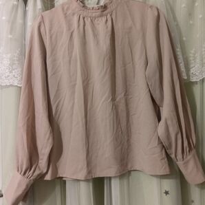 未使用 mysa&liina プチハイネックブラウス ピンクベージュ Mサイズ
