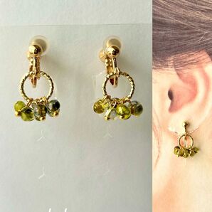 no.1389 ハンドメイド☆マチュアオリーブのつぶつぶチェコビーズのイヤリング(ピアス)